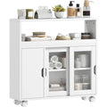 Meuble de rangement gris clair, avec portes vitrees