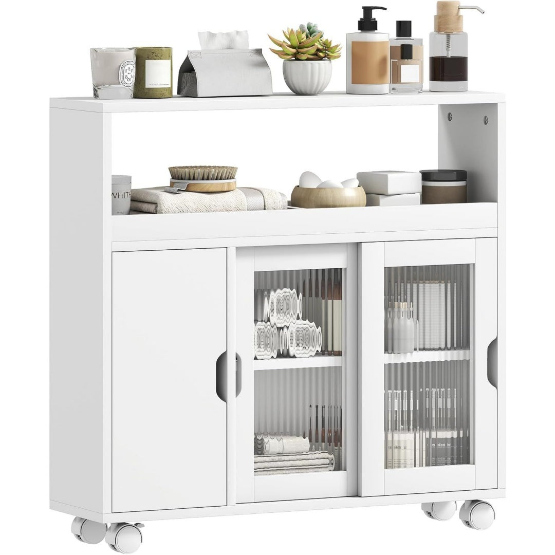 Meuble de rangement gris clair, avec portes vitrees